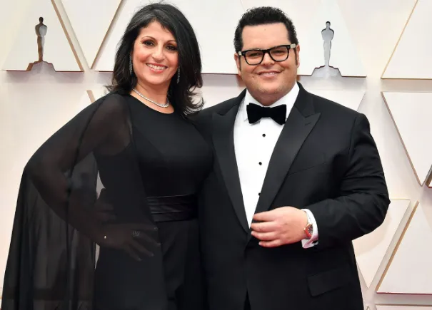 Josh Gad Wife, Age, Height, Weight, Net Worth, Career, And More