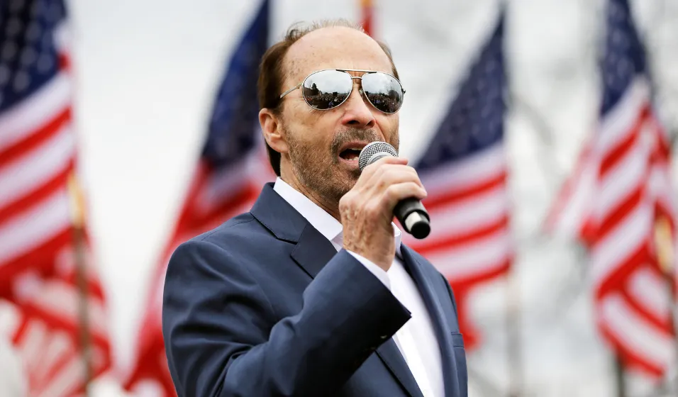 Lee Greenwood Age, Net Worth, Height, Weight, Career And Full Bio